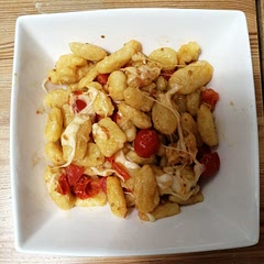 Très bon !!
Tomates cerises cuites, et mozza

Très bon avec un peu de velour balsamique

Un peu long (1h)