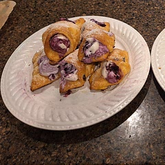 Used 2 tins of Pillsbury dough, honey butter and sweet Hawaiian flavor
Needed more of each ingredient than specified for my servings 
Make sure to change temperature into Farenheit for oven 
Used shorter piping tips instead for croissants and worked just fine, but only able to bake 5 croissants at a time 
