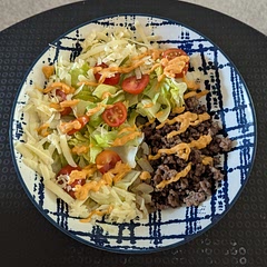 A great go-to recipe for lunch which makes leftovers for the next day (for a couple, at 4 servings).

I didn't use mayo or pickles, and instead used pre-made burger sauce to finish it off.

An excellent, healthy meal that tastes just like a Big Mac!