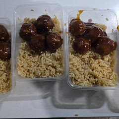 So far, tastes looks and smells great!! I used brown rice because I find it easier to cook with and tastier. 

Haven't added the broccoli because this is for meal prep but I made extra sauce for the broccoli, so very excited to try it all together.