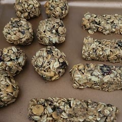 Used dark chocolate & butterscotch chips, almond slices, cranberries, oats, honey, flax seeds, chia seeds, sunflower seeds, hemp seeds, peanut butter