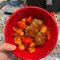 Meatballs were kinda floppy; they need more binder. Served with rice and roasted pineapple, onion, and bell pepper. Spicy but very nice. 👌