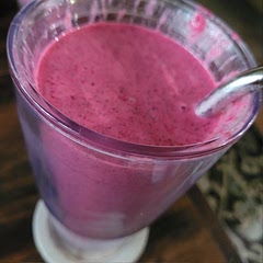 What a beautiful color! After weeks of having this smoothie for breakfast, my nails are in the best shape!
