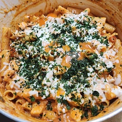 On stove top in a pot. Probably better to use a flat pasta not tubalar. Had to add a little extra water. Pretty easy and not so messy