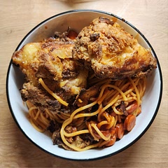 We used an air fryer for this so this doesn't look as good as the photos sksksks and as a Pinay, for the spaghetti sauce, (if you are able to) just use the Pinoy-style spaghetti sauce + Sprite. It would taste so much better 👍🏻