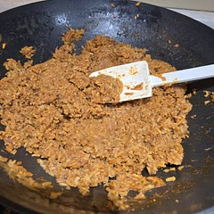 Drained off excess oil before adding sauce.  Added 1 tea tomato paste, 1/5 tea annato, and 1/2 jalapeno to sauce. Had to add a little water while boiling. 