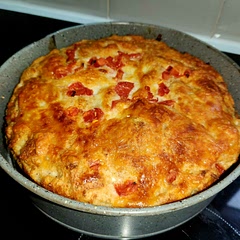 Great breakfast treat, it's like eggy bread in a cake form, I skipped the bacon and used vine ripped tomatoes with grated Mozarella and fresh slice Mozarella on the top