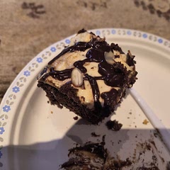 Sooo good, all my friends praised it. I couldn't find a premade coconut pecan so I toasted coconut, walnuts and mixed it into the butter frosting. 