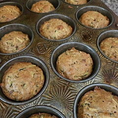 Used the tips: 1 cup white sugar, 3 Tbsp brown sugar,  replace oil for applesauce. Made 1 loaf & a dozen muffins. Cinnamon-honey butter on a warm muffin 😋  muffins only need 35 minutes. 