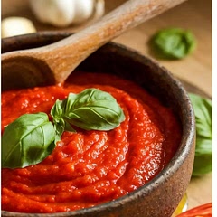 This sauce is great for Pizzas, you could use it for a Pasta dish. And a sprinkle of chilli flakes, not too much. This will give it a little kick.