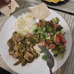 So good with white rice or tortillas. Can play around with the vegetables.