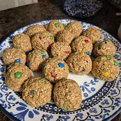 The main thing you will feel in your mouth is oats. Your whole mouth will feel the oats, barely anything else. Bits of peanut butter, bits of honey, you're lucky if you catch an M&M (or three)...

But very easy, very messy. Unless someone has a peanut allergy, anyone can make these...