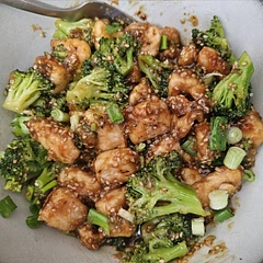 This has become one of my favourite go-to meals. The sauce is absolutely amazing! However, it's not great for meal prep, it just doesn't taste the same after a few days of storage, so this meal is reserved for days I will cook and eat it straight away. 