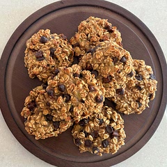 Delicious made it today i only made 1/2 of the recipe made 7 medium sized cookies.