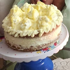 cake ended up being very dry, was only able to taste the lemony flavor only in the curd but nothing else tasted like lemon.