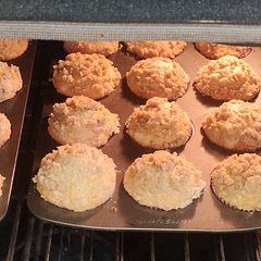 Amazing recipe and great for using up apples! I doubled the recipe and it made 24 regular-sized muffins. I only made a single batch of the topping and it made PLENTY for the entire double batch of muffins. 