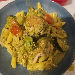 Paired with gluten free pasta, & added some zucchini 🤌 delicious and hubby& kids loved it too!