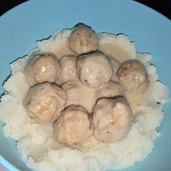 An absolute delicious recipe. Makes more than enough for a family of 4. Both my kids loved it. 