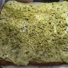 I used pistachio spread instead of the raspberry coulis beneath the frosting, was very good!