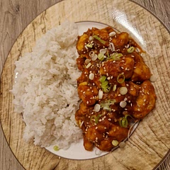 Sehr lecker. Bei der Soße sollte die Pfanne echt nicht mehr zu heiß sein, sonst ist gleich die ganze Soße weg. Wenn das passiert, einfach ein bisschen Wasser dazu.