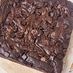 Always play around the sugar 120g brown 80g white.
Used Beryl’s 62% choc as base and 56% as chunks.
Divine