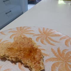 These pancakes were OK. Firstly I recommend you use oat flour to make the pancake more smooth. Secondly I recommend to add a dash of a sweetener to the dough to make it sweeter.