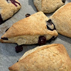 Amazing!!!! These scones are incredible.
I made the icing with lemon extract (instead of vanilla) for a yummy extra tang.