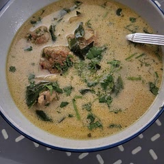 Couldn't get any spinach in the supermarket when I went, so swapped in some sliced greens instead. 
Added some breadcrumbs to the meatball mix to help them hold together, so delicious and meaty 