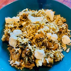 Great recipe!! Very tasty and easy to prepare. I cooked the spinach and chicken in separate pans to save time. 