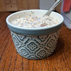 I made the "base version". For the most part, consistency was good, but I like mine a bit thicker. I'll use a little less milk next time. Excellent flavour, but next time I'll add a bit of cinnamon. I also added a few raisins because I'm a rebel and like to live dangerously. Yum! 