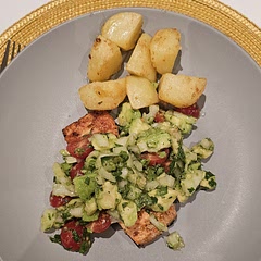 Delicious 😋 added roasted potatoes cooked in the oil from the salmon in airfryer