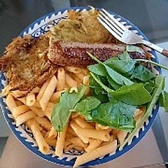 Las acompañe con mac and cheese y espinacas, además de una salchicha vegana. Estuvieron deliciosas, algo grasosas pero agarran un sabor riquísimo, como caramelizadas.