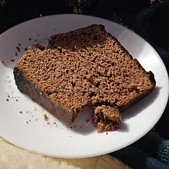 Przełożony dżemem byłby lepszy bo tak troche suchy ale i tak dobry :D wdupiłam wszystkie składniki naraz do lidlomixa, kruciutko