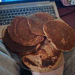 they're really good but you could add some sweetener if you like sweeter food,recommend adding more fruit on top like apples or more bananas