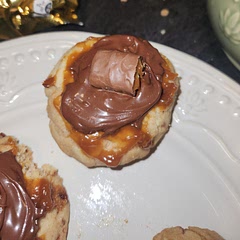 They turned out great. My 2 year old helped make them and loved eating it😂 great way to use up some Halloween candy