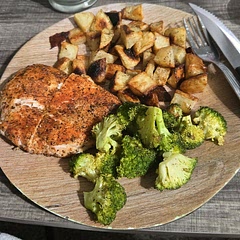 Meal is so good, chicken is juicy