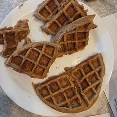 Setting 3 on Cuisinart waffle maker/approx 3 minutes
In between 3/4 & 1 cup batter
Half flour, half chocolate protein powder