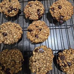 Easy to make and tasted great.  Substituted 1/2 cup Peanut butter for 1/4 powdered peanut butter dry (PB&Me) mixed with 2 tbsp unsweetened apple sauce to reduce the fat content. Held together really well, no crumbling. 