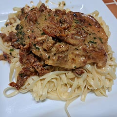 This was a simple and fun recipe to make and tasted amazing! Very flavourful and just like something you'd find at a restaurant! My family loved it :)
The only adjustments I made were to add a little more chicken stock and cream (just so I wasn't left with only a little bit of both in their containers).