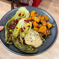 yummmmm, added garam masala, ginger and garlic to sauce, pomegranate seeds+boiled mung beans as toppings
