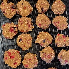 I did exactly what the instructions said. Used an over ripe banana, ect. They are not bad so long as you don't mind them not being super sweet. But! They are not anything other than sweet. Although I can taste the chickpeas a little bit. I personally might adjust for some maple syrup, just a little bit, then they would pass as a traditional cookie. 