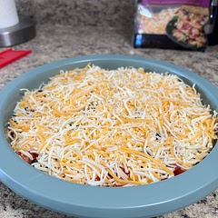 I used extra fine cheese this time and added sliced black olives. 😋