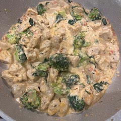 Used fat free shredded cheese and light cream cheese. Served over riced cauliflower. Pretty good!