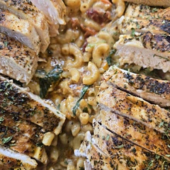 The problem is have usually with these one pot meals that involves noodles is that the noodle never cooks completely before the liquid evaporates. This recipe is no different. I usually boil the pasta a little before. This time I just added water to the pot.