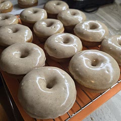 Less sugar and thinner glaze next time.