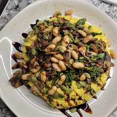 This lacked flavour. I doubled the mushrooms, cause I love them, and the pumpkin seeds gave a nice crunch. And even adding some balsamic glaze, it was still bland. 