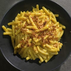 I really like this mac and cheese recipe! I don't really think it tastes like cheese but it is delicious! I added way more nutritional yeast and I didn't have cashews so I just made it without them, maybe that would've made a difference, I'm not sure. The pasta to sauce ratio was perfect! I added some turmeric to make the color slightly more yellow and I added roasted onions on top to add some flavour and it pairs perfectly! 