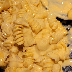 En ajoutant une canne de lait et 225 g de cheez-whiz on a seulement 1 lunch après le repas. On a aussi ajouté du paprika et de l'oignon granulé. 