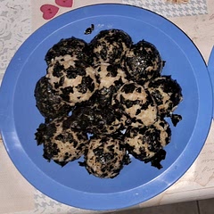 The recipe is good, but only if eaten on the same day. If you eat it the next day, the nori becomes too soft, and also, if you eat it for many days, it becomes tiresome. 