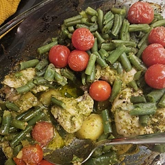 Great thing! Halfed the volume of tomatoes, added 50% champignons. Strong recommendation!